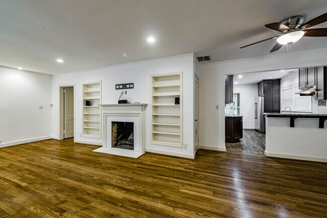 Building Photo - 2291 Strathmore Dr NE