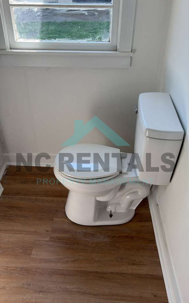 Building Photo - 113 3rd St