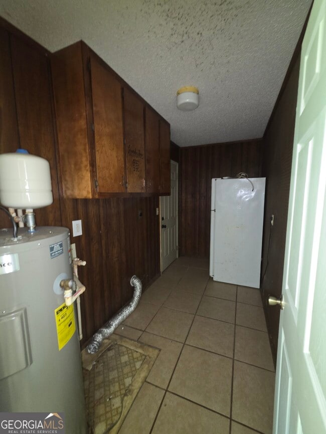 Building Photo - 504 Martha Dr