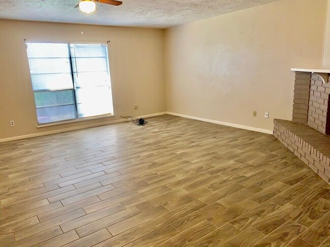 Building Photo - 16118 Lazy Ridge Rd