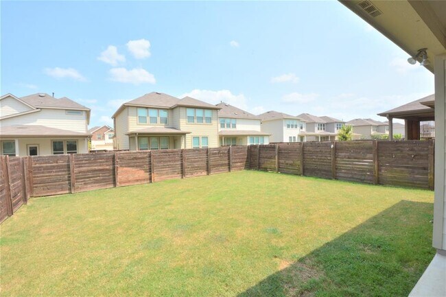 Building Photo - 13915 Osmarea Dr