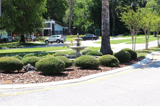 Building Photo - Lovely Home Available in the Royal Manor S...