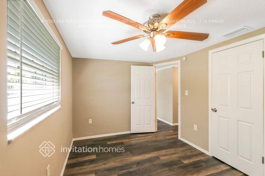 Building Photo - 9821 Wayside Ln