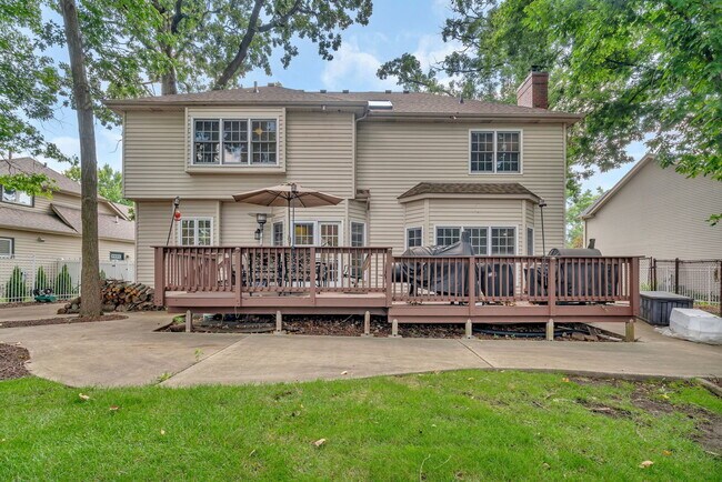 Building Photo - 745 Feather Sound Dr