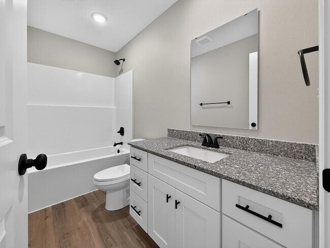 Building Photo - 595 Bailiwick Dr