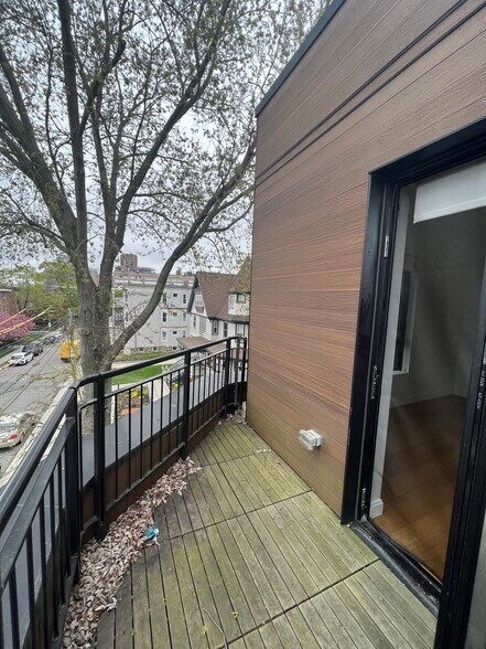 Building Photo - 83 Gardner St