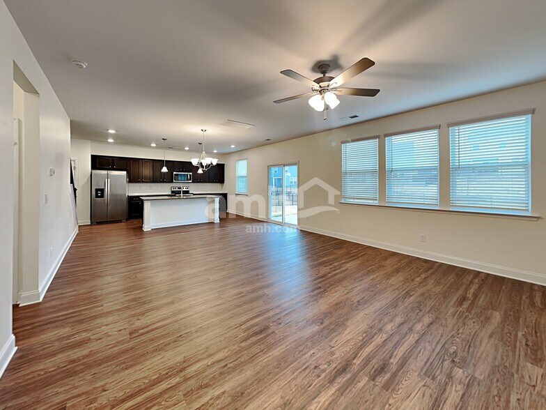 Building Photo - 2132 Laurel Vlg Cir