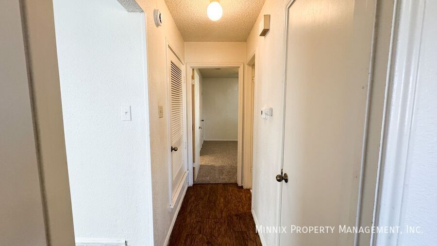 Building Photo - 8208 Vernon Ave