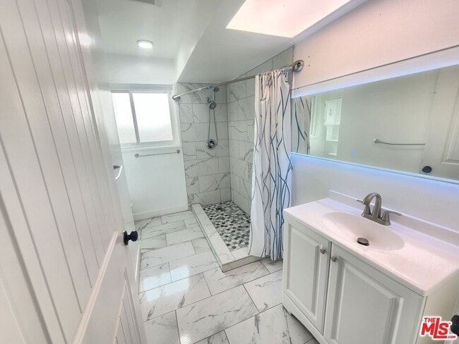 Building Photo - 11665 Babbitt Ave