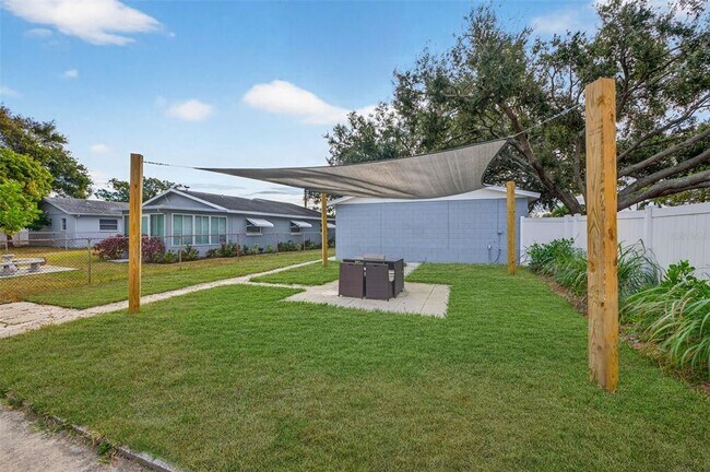 Building Photo - 6501 Livingston Ave N