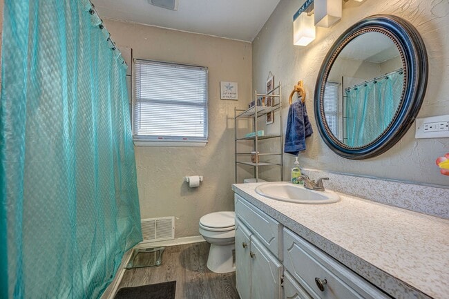 Building Photo - 4 Bedroom Rental Available February 15th!