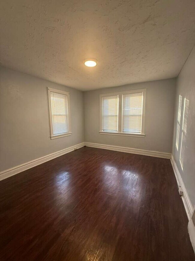 Building Photo - "Charming 2-Bedroom St. Louis Home with Gleaming Hardwood Floors in 63121!"