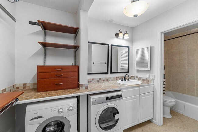Building Photo - 120 Cypress Club Dr