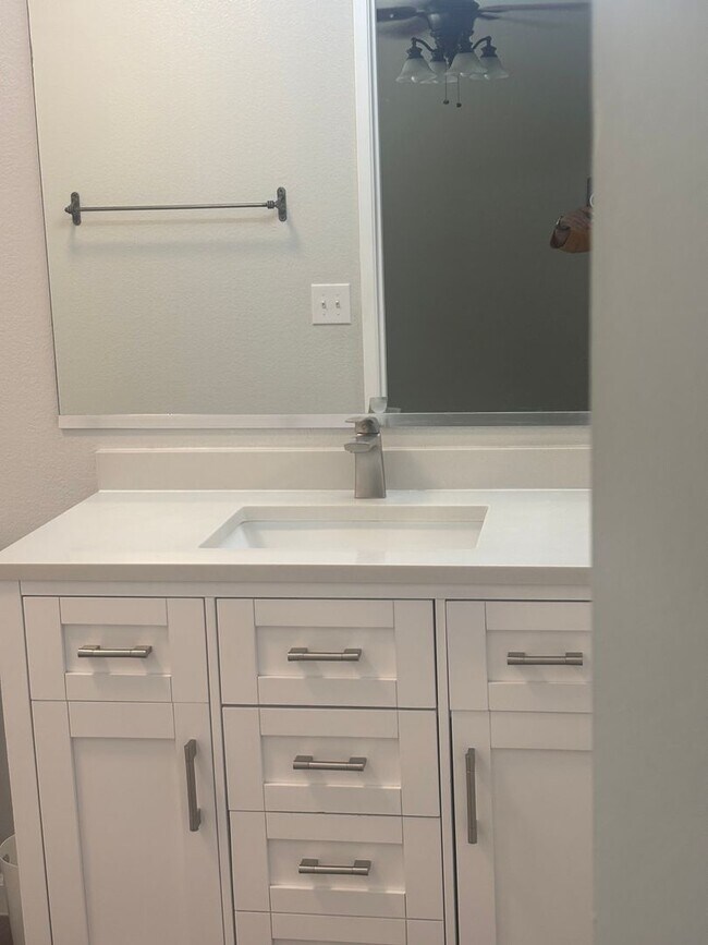 Building Photo - Awesome Property