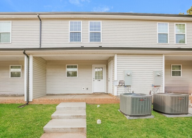 Building Photo - 138 Rowan St