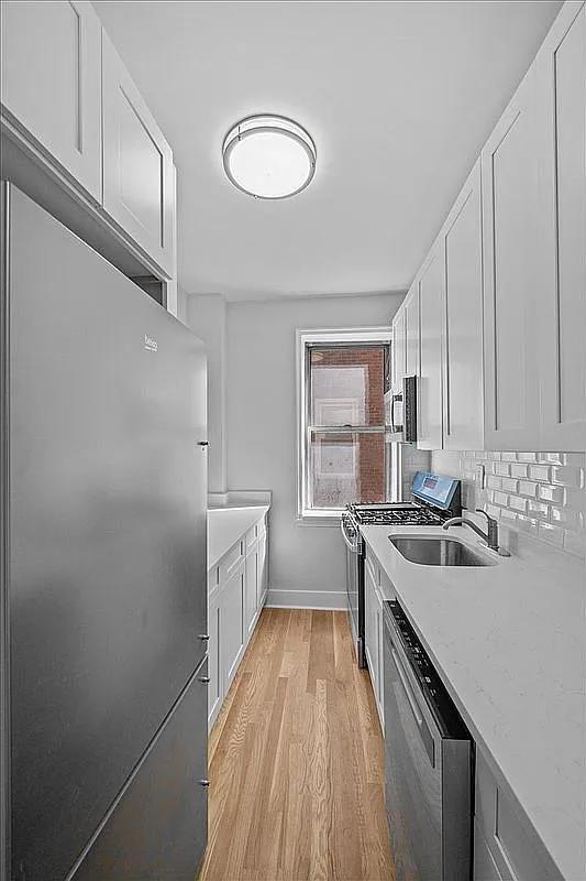 Building Photo - 3810 Greystone Ave