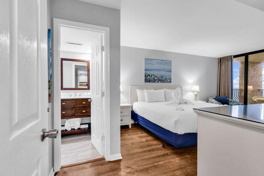 Building Photo - 2500 N Ocean Blvd