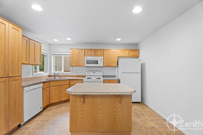 Building Photo - Inviting 3 Bedroom Washougal Home with Lar...