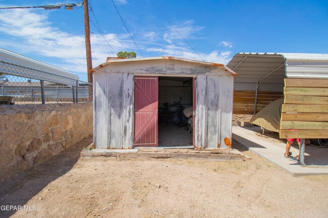 Building Photo - 321 Walsh Ln