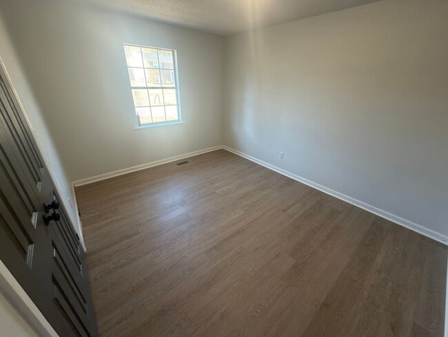 Building Photo - Spacious 4bd 2b home!