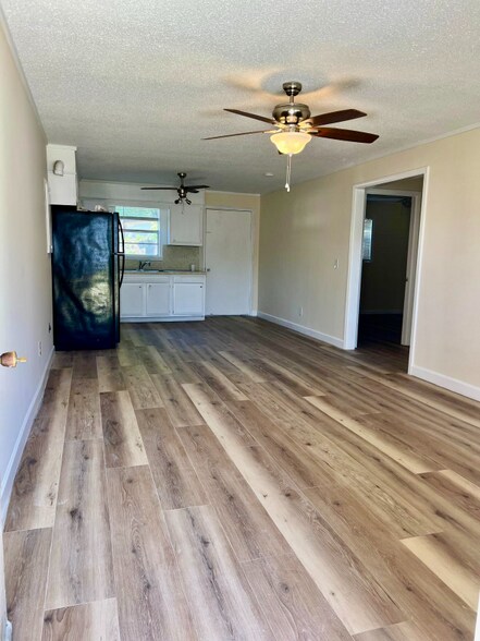 Building Photo - 818 Bay St