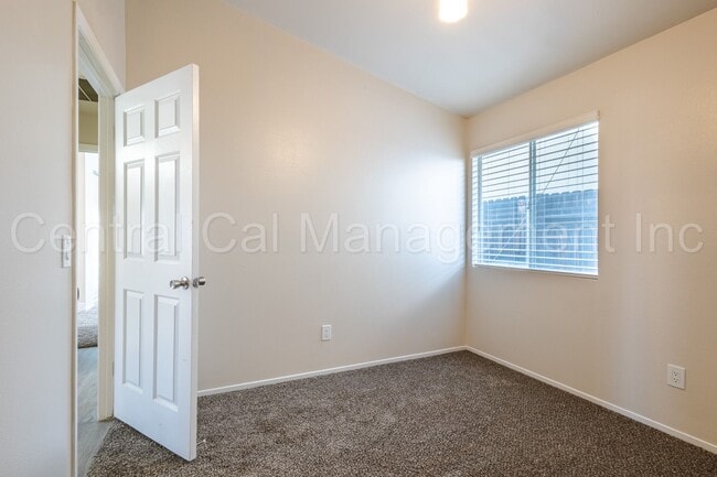 Building Photo - 3 Bedroom/2 Bath Home in the Southwest - $2295 Per Month!