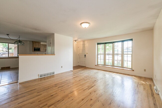 Building Photo - 7420 Webster St