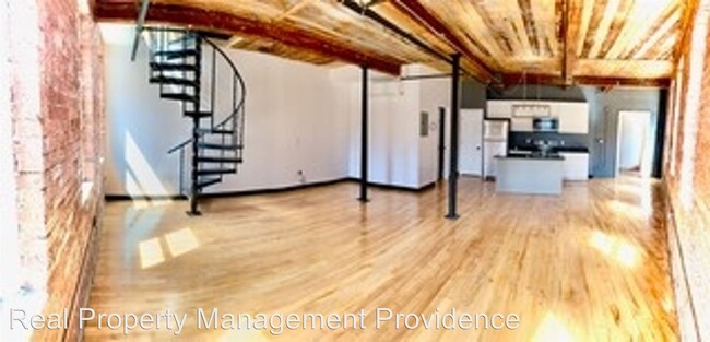 Building Photo - 548 Roosevelt Ave