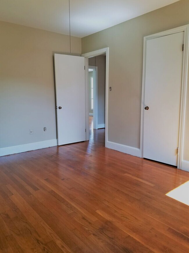 Building Photo - Brick ranch in Colonial Heights for rent.