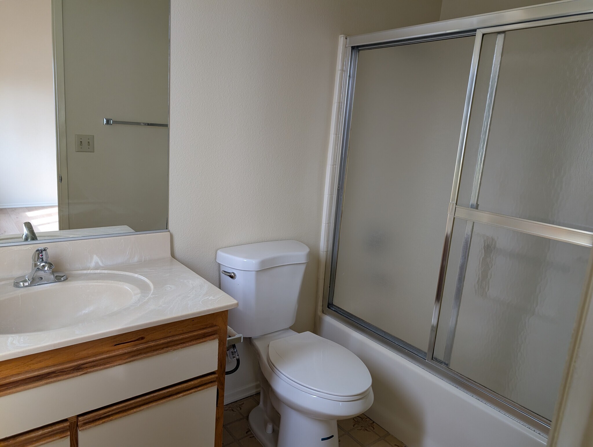 Building Photo - 1328 W Gardena Blvd