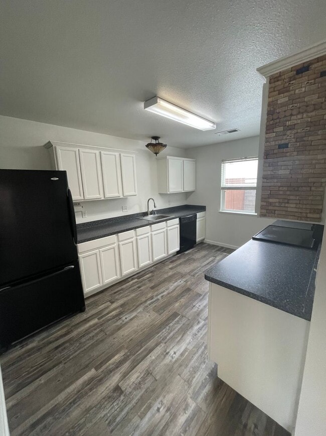 Building Photo - Updated 3 Bed 2 Bath Townhome Located at H...