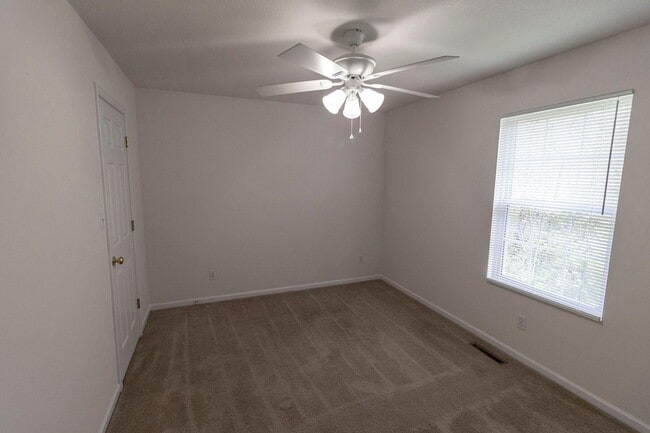 Building Photo - 3324 E St Charles Rd