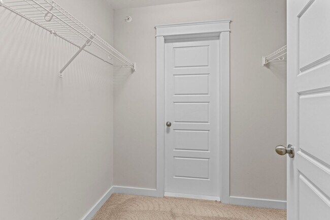 Building Photo - Gorgeous Townhome in N. Raleigh, Top Amenities & Finishes, Community Pool, Pet Friendly!