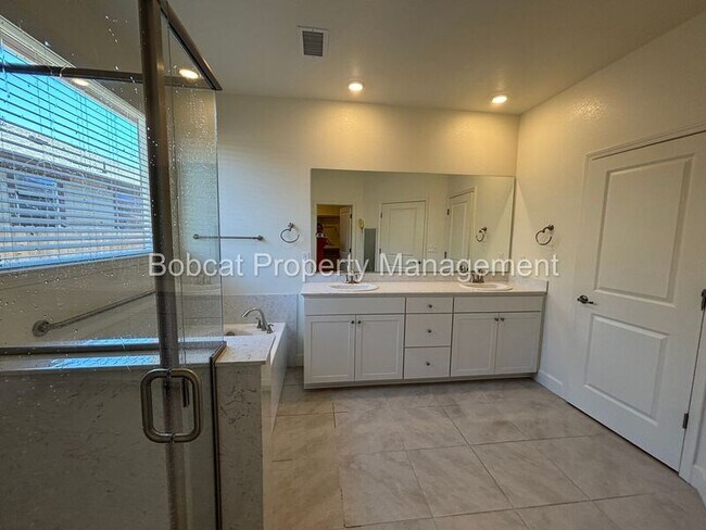 Building Photo - 1097 Dapple Dr