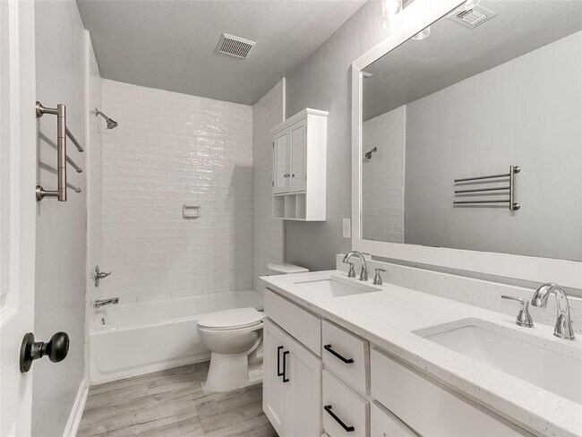 Building Photo - 5612 SE 87th St