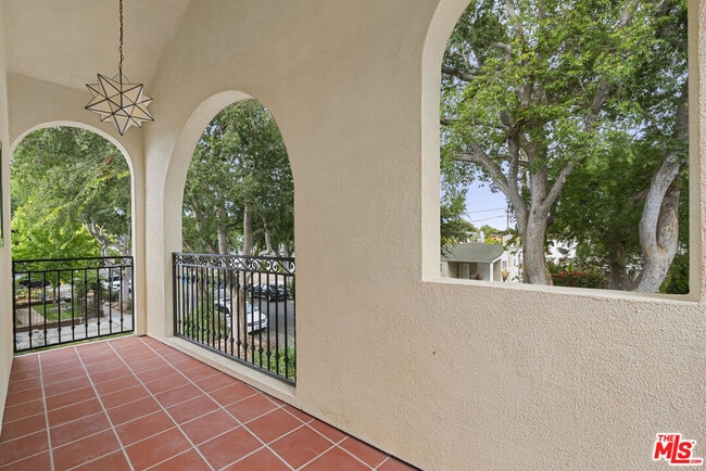 Building Photo - 8931 Hubbard St