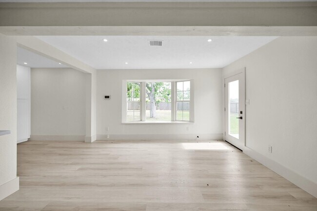 Building Photo - 6026 Willowbend Blvd