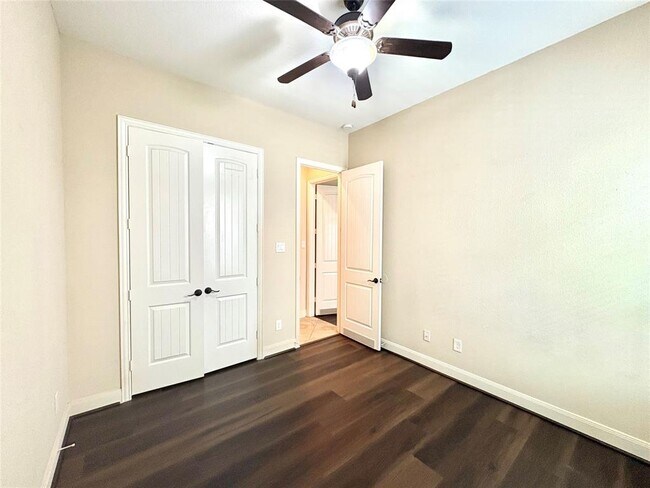 Building Photo - 21346 Huron Bend Dr