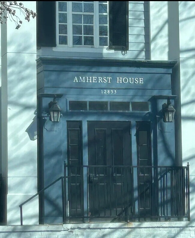 Building Photo - 12833 Tradd St