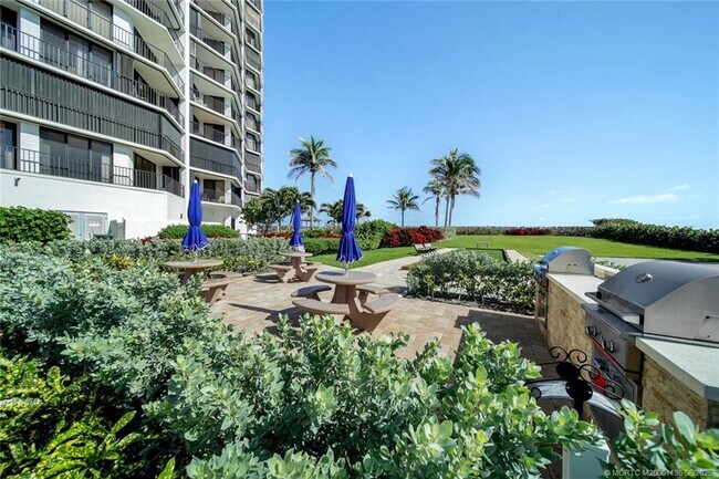 Building Photo - 9650 S Ocean Dr