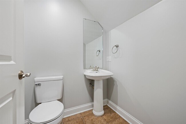 Building Photo - 3630 Amherst Dr