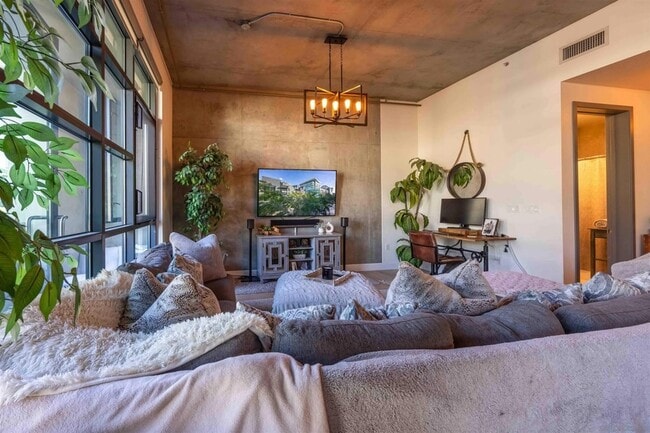 Building Photo - 1050 Island Ave