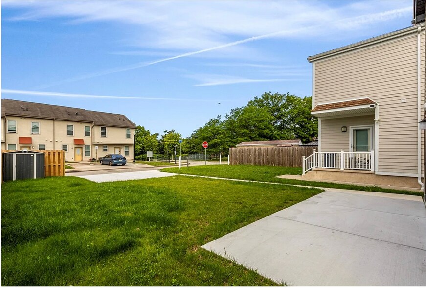 Building Photo - 22 Mayflower St