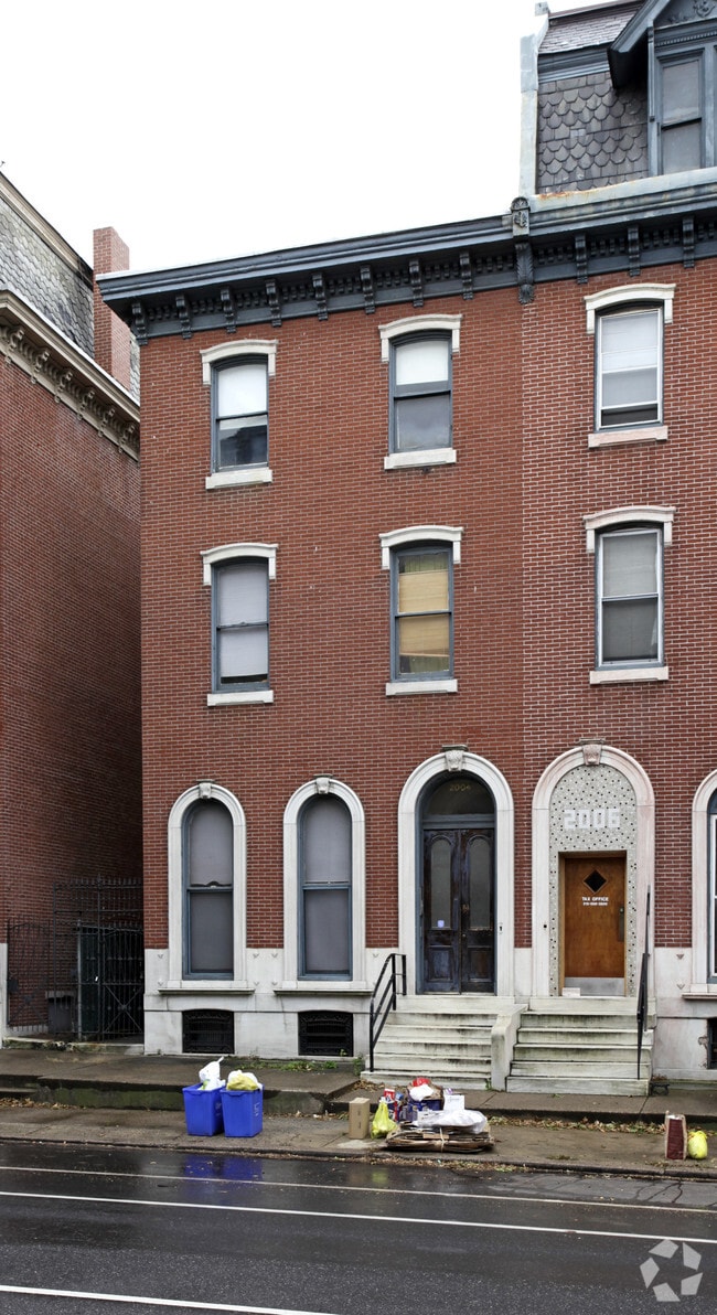 Building Photo - 2004 Spring Garden St