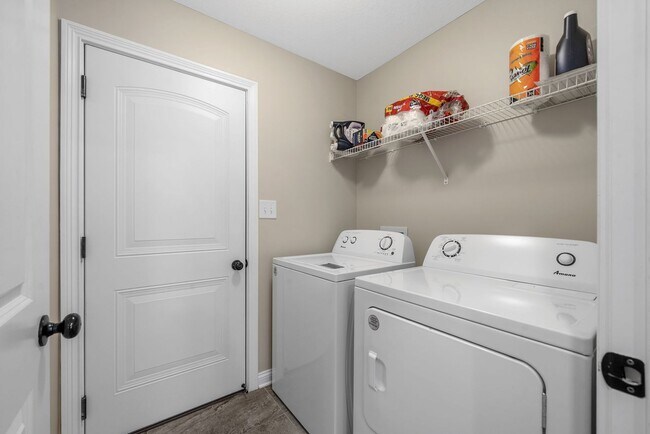 Building Photo - Spacious 4-Bedroom Home with Modern Upgrad...