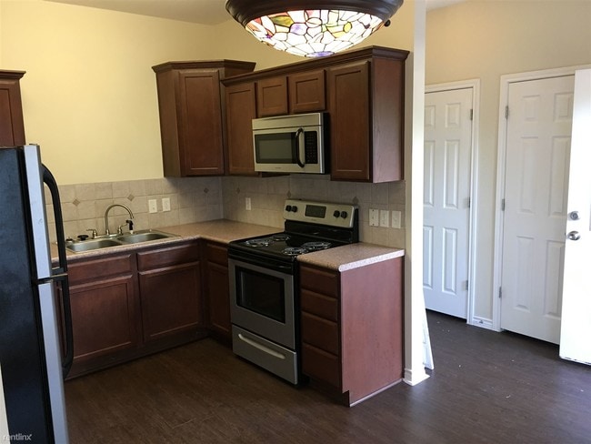 Building Photo - 2 br, 2.5 bath Condo - Wellington Court Co...