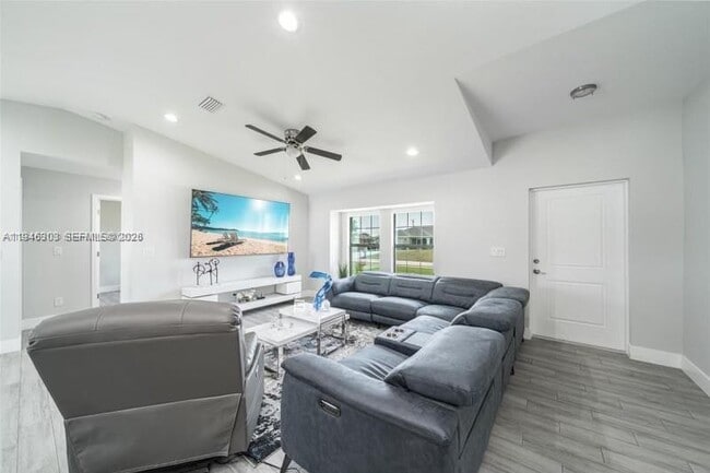 Building Photo - 1302 NE 2nd Pl