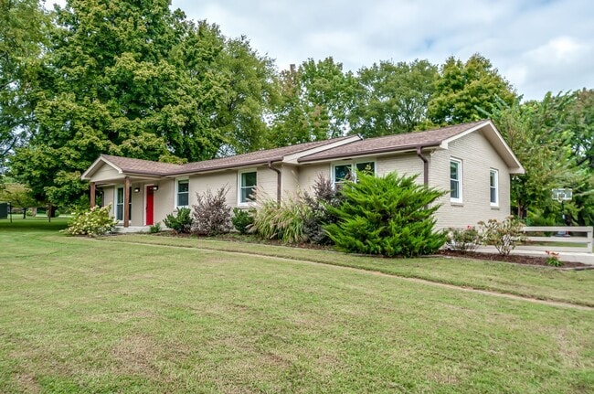 Building Photo - 612 Freda Villa