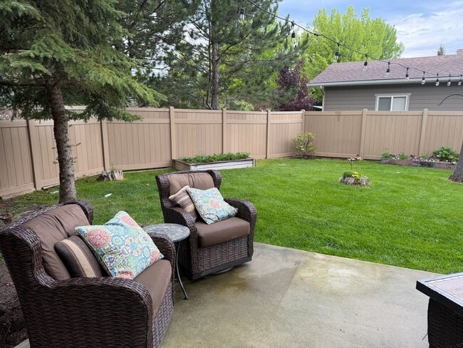 Building Photo - New Whitefish Rental - 3 Bedroom/2.5 Bath Beautiful Updated Home (Unfurnished). Available Aug 1st.