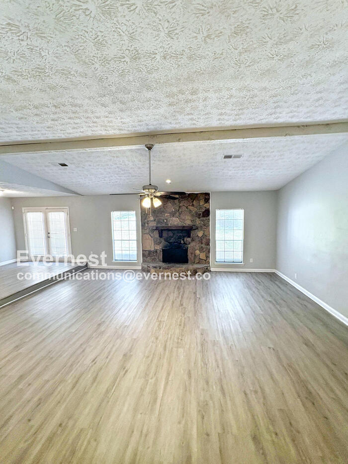 Building Photo - 8572 Glenwoods Dr